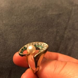 White Gold, Diamond, Emerald & Pearl Ring